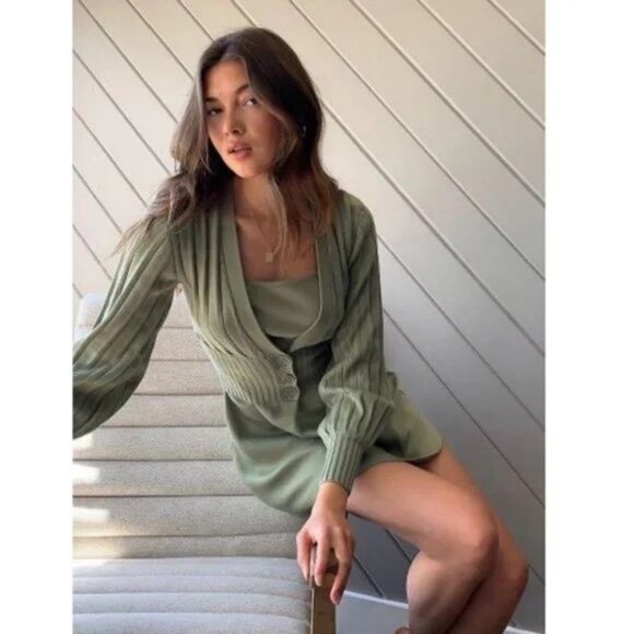 Aritzia Wilfred Merino Wool Plunge Front Cardigan Cropped V-Neck Ribbed Sweater - Picture 9 of 14